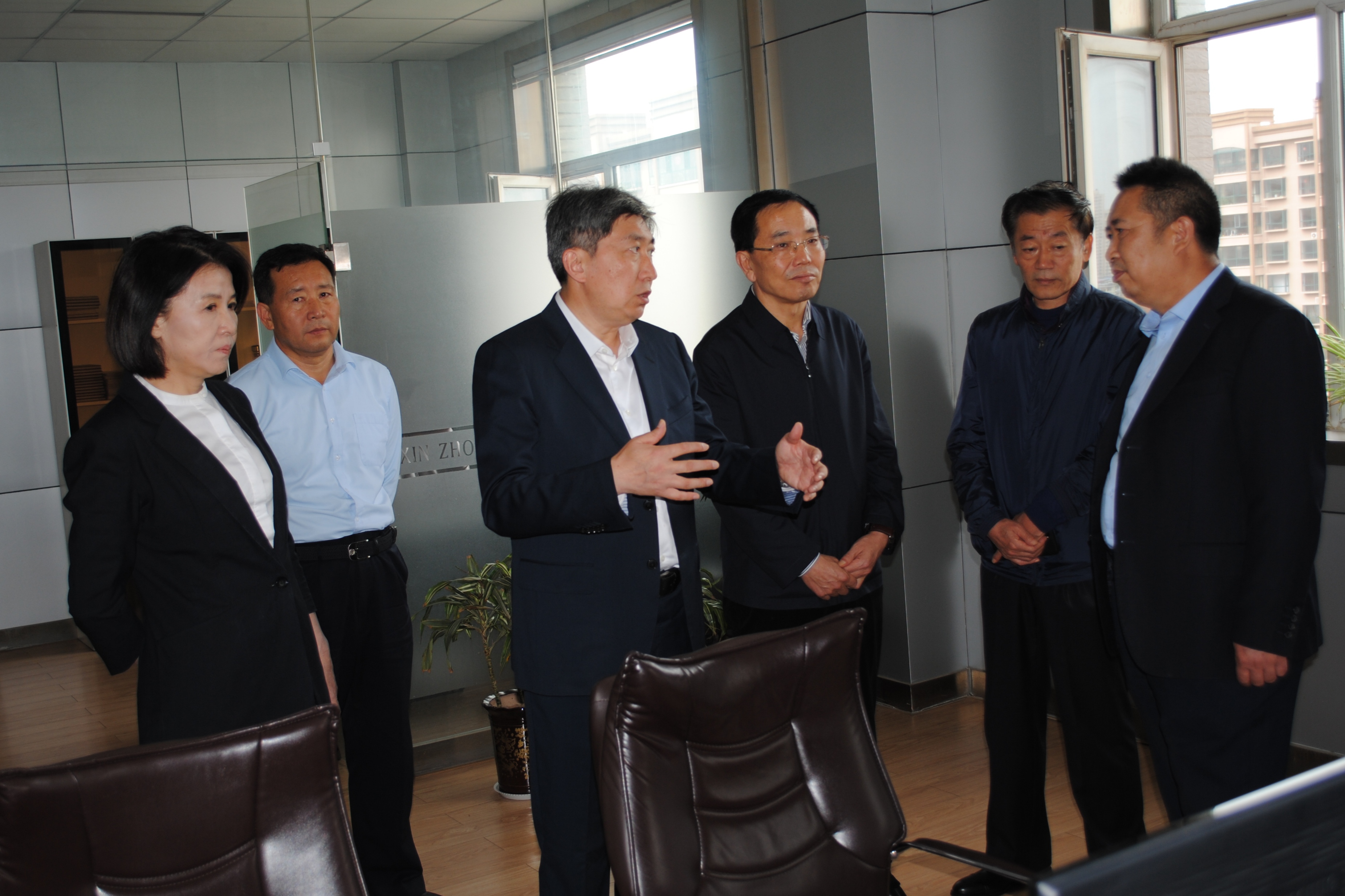 忻州市委副書記、市長朱曉東檢查國慶、中秋長假供水安全生產(chǎn)工作.jpg